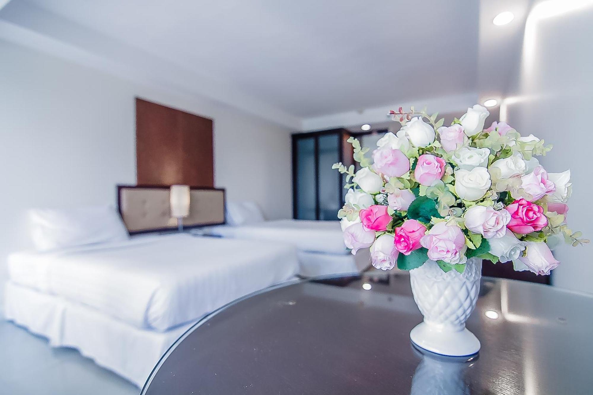 Romance Hotel Bangna Bangkok Esterno foto